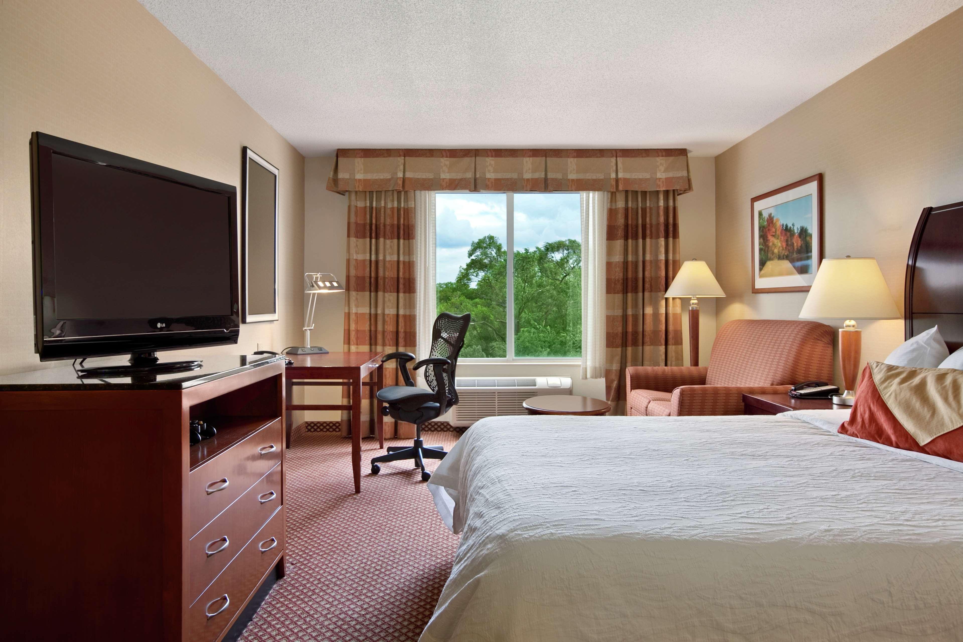 Hilton Garden Inn Оукбрук-Террес Номер фото